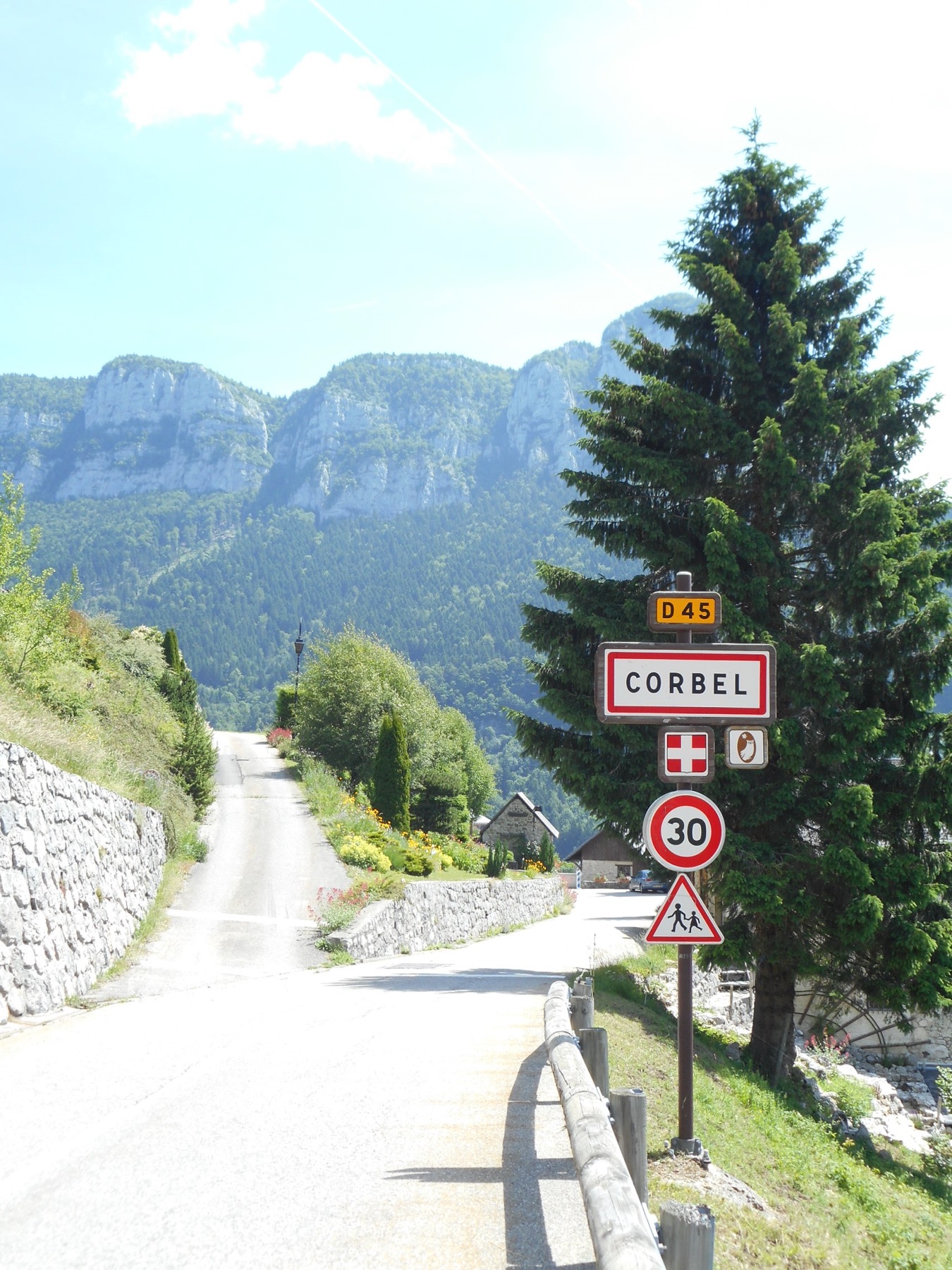 La route de Corbel en juin